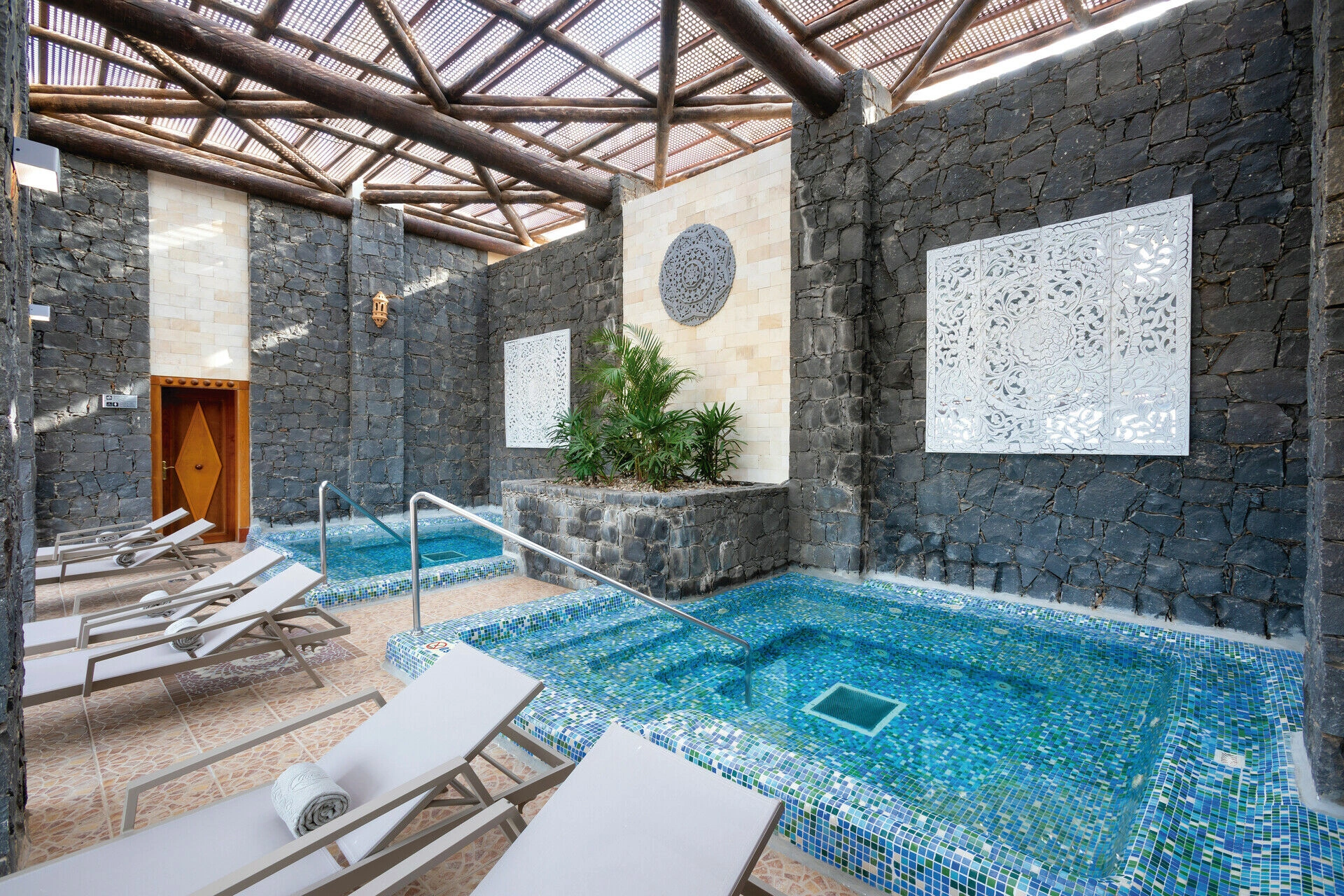 KAR_22_090_-_Spa.jpg