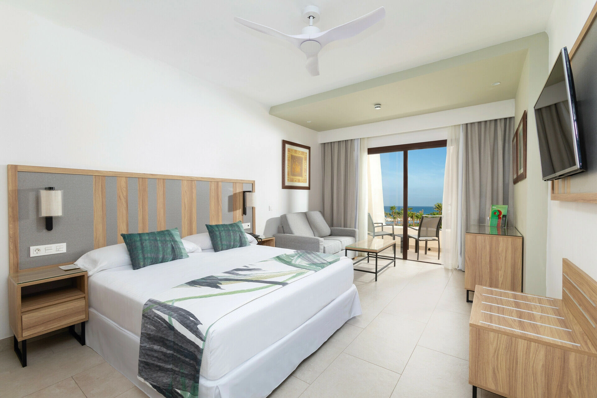 KAR_22_105_-_Double_room_sea_view.jpg