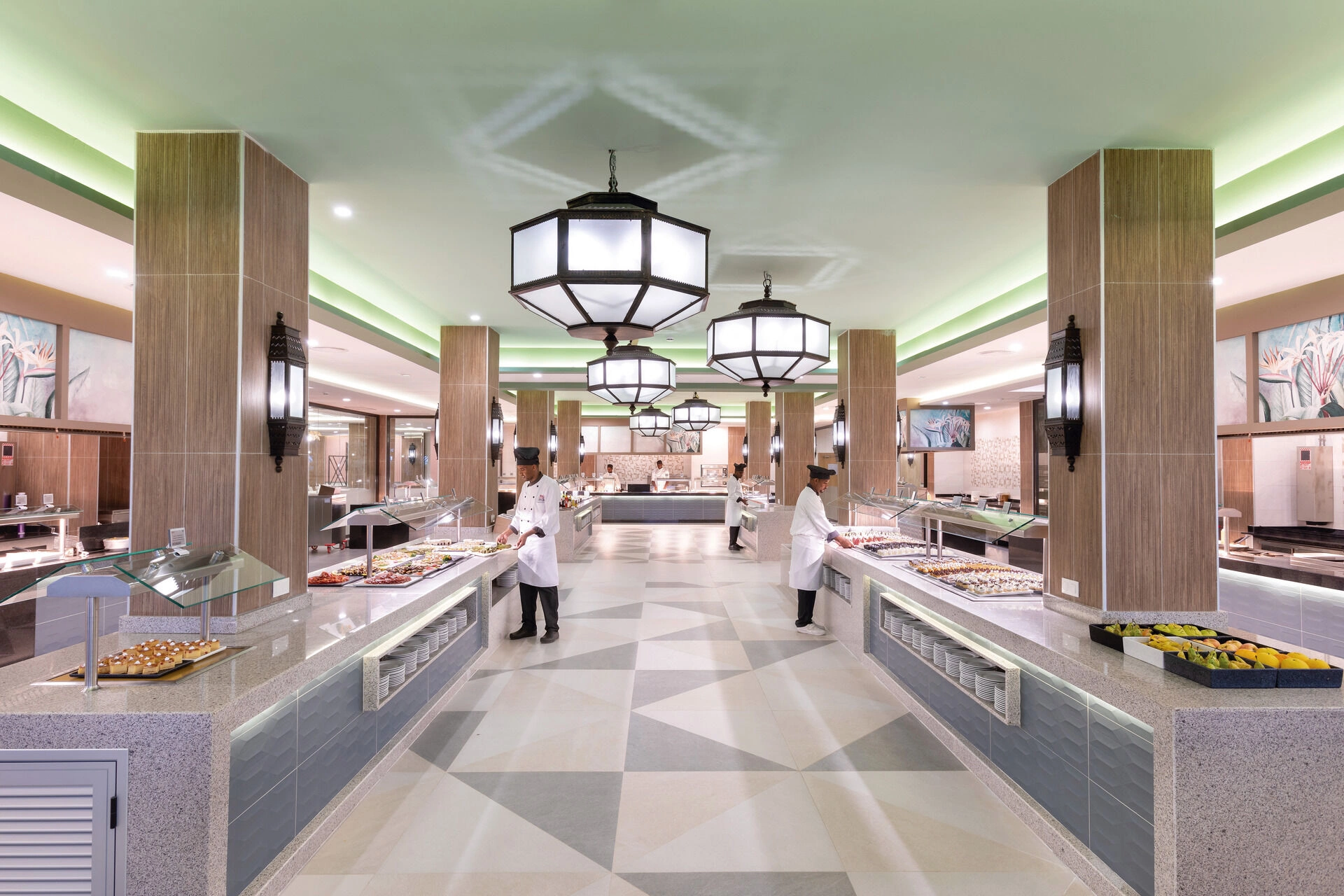 KAR_22_076_-_Main_restaurant.jpg