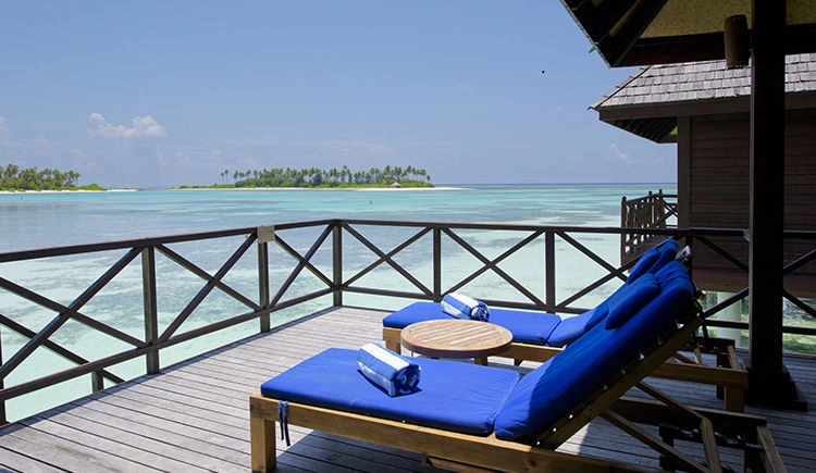 20_Deluxe_Water_Villa_terrasse.jpg