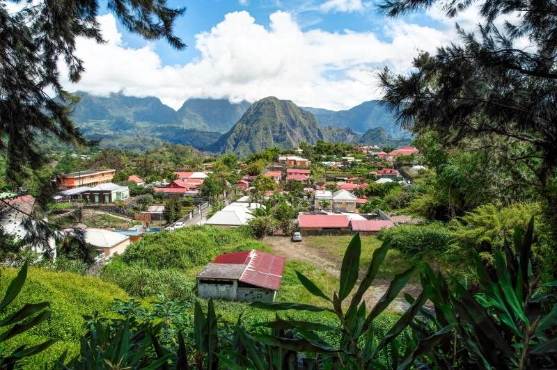 Hell-Bourg_AdobeStock_257009212.jpg