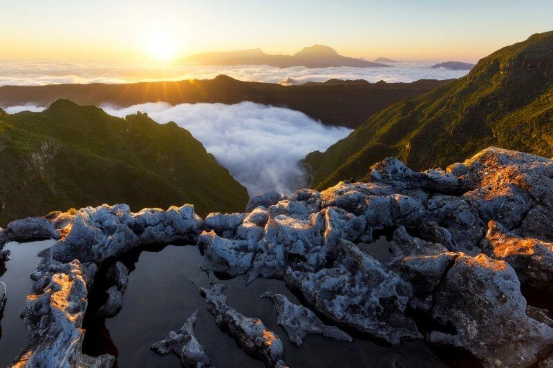 Piton_des_Neiges_AdobeStock_209120405.jpg