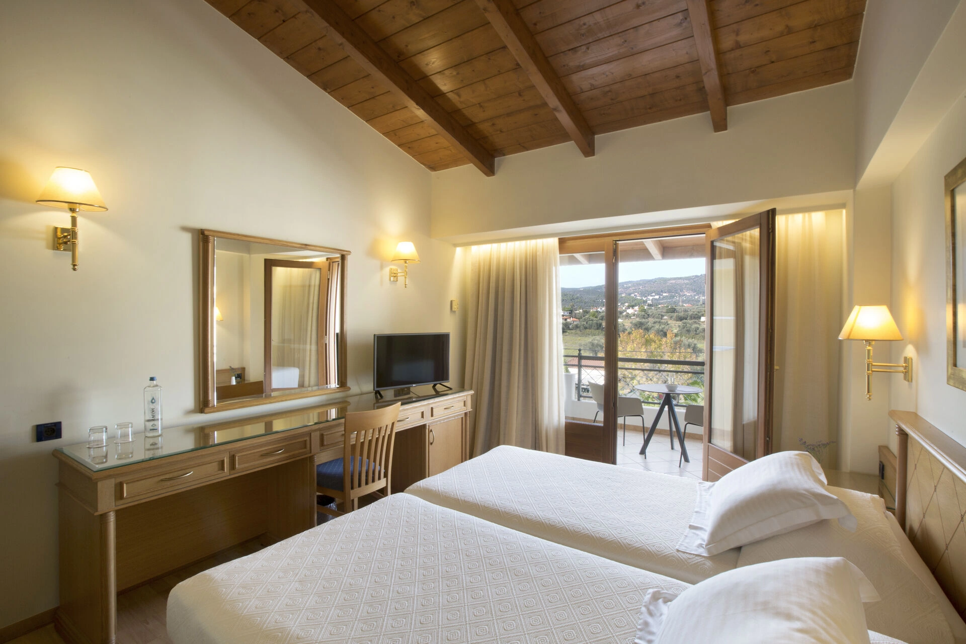 DELUXE_ROOM_MOUNTAIN_VIEW_24_M2.JPG
