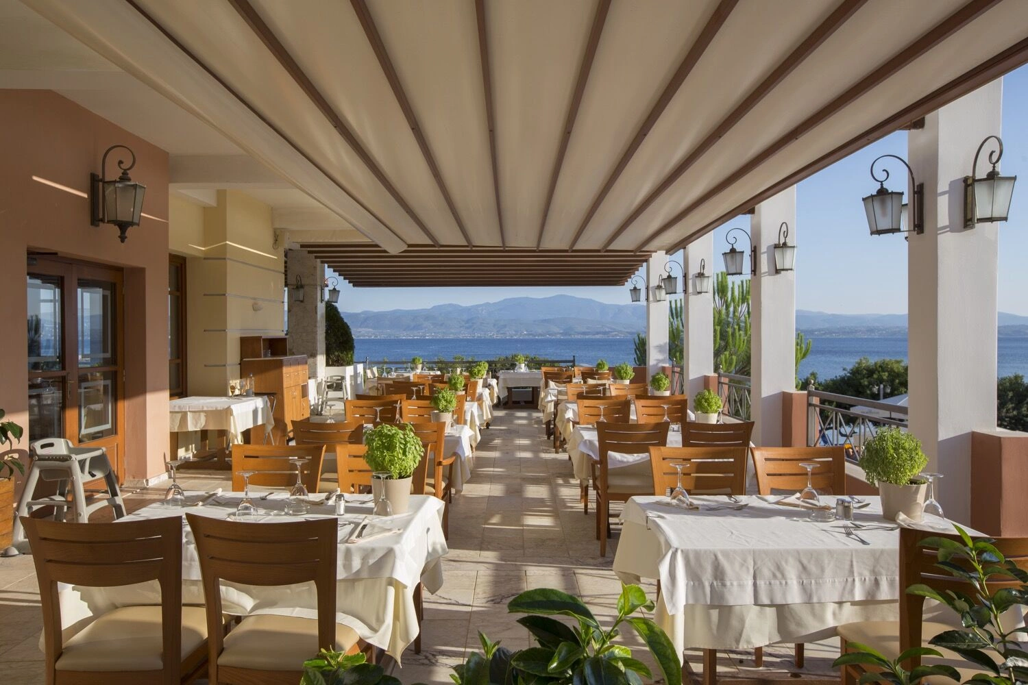 051Restaurant.jpg