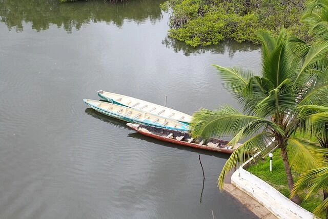 river-boats-2664105_640.jpg