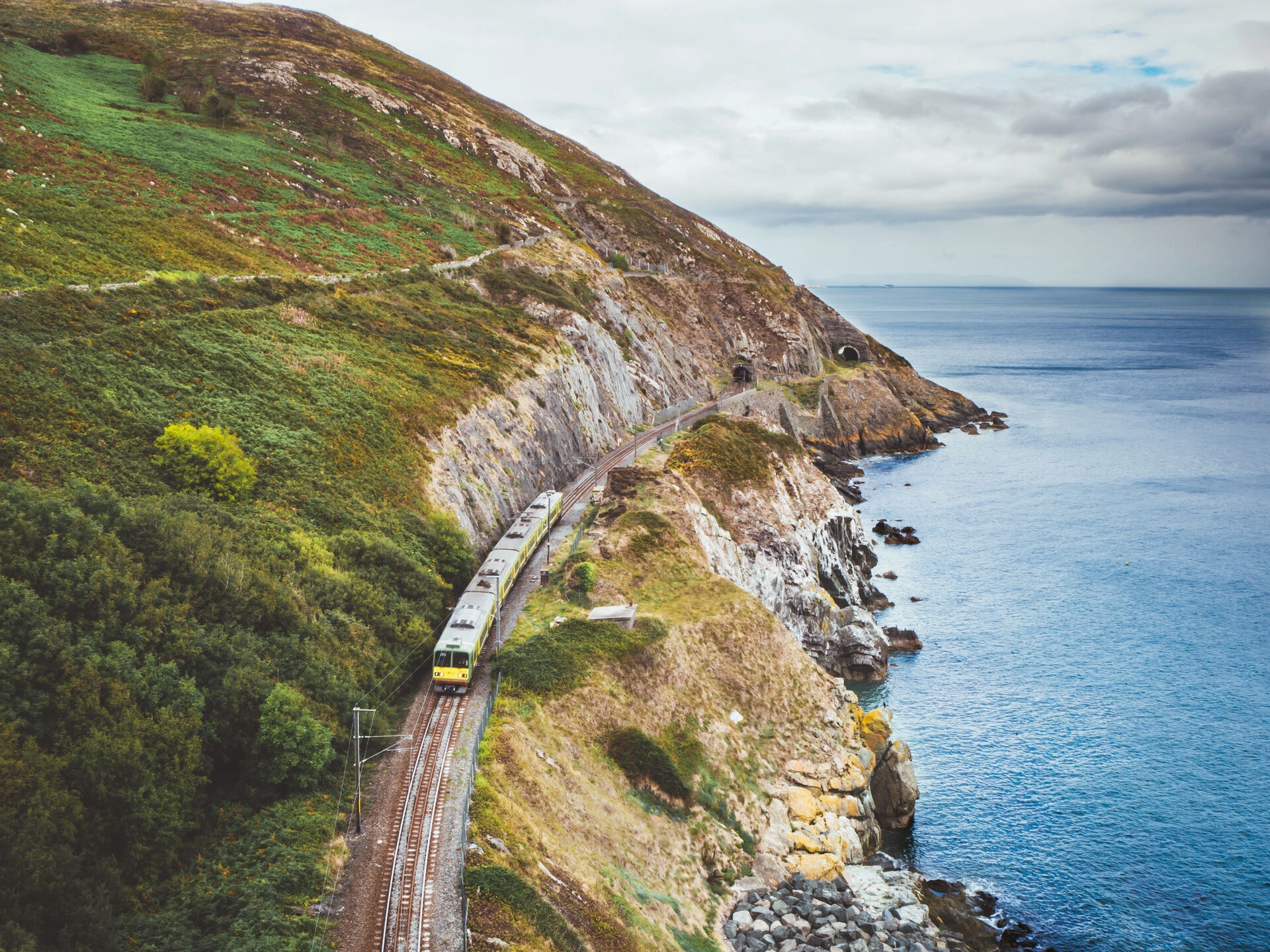 Train_en_Irlande_AdobeStock_244404439.jpeg
