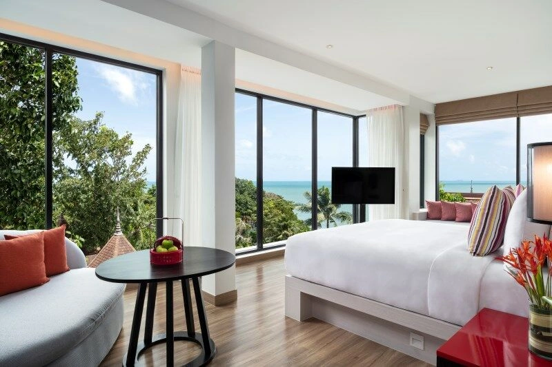 06_Seaview_Suite_3201_Bedroom_Angle_2.jpg