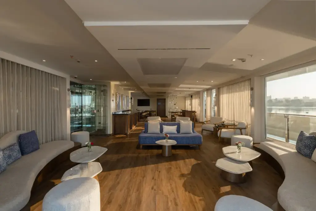 Lobby Royal Yacht.webp