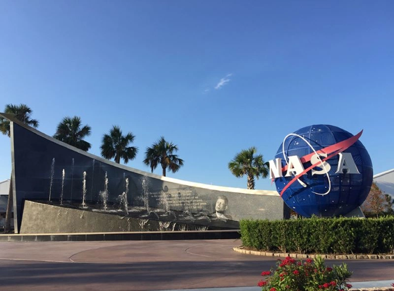 J5_KENNEDY_SPACE_CENTER_1_page-0001.jpg