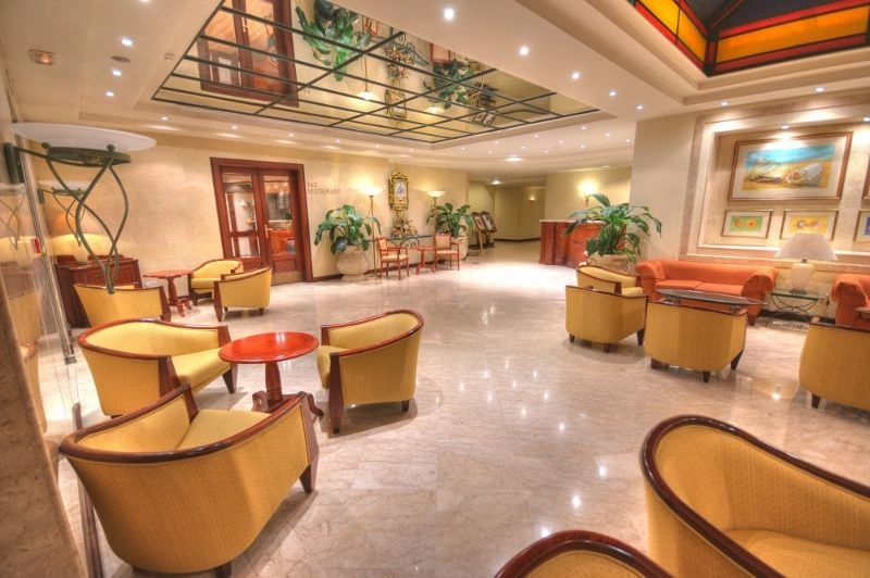 lobby_.jpg