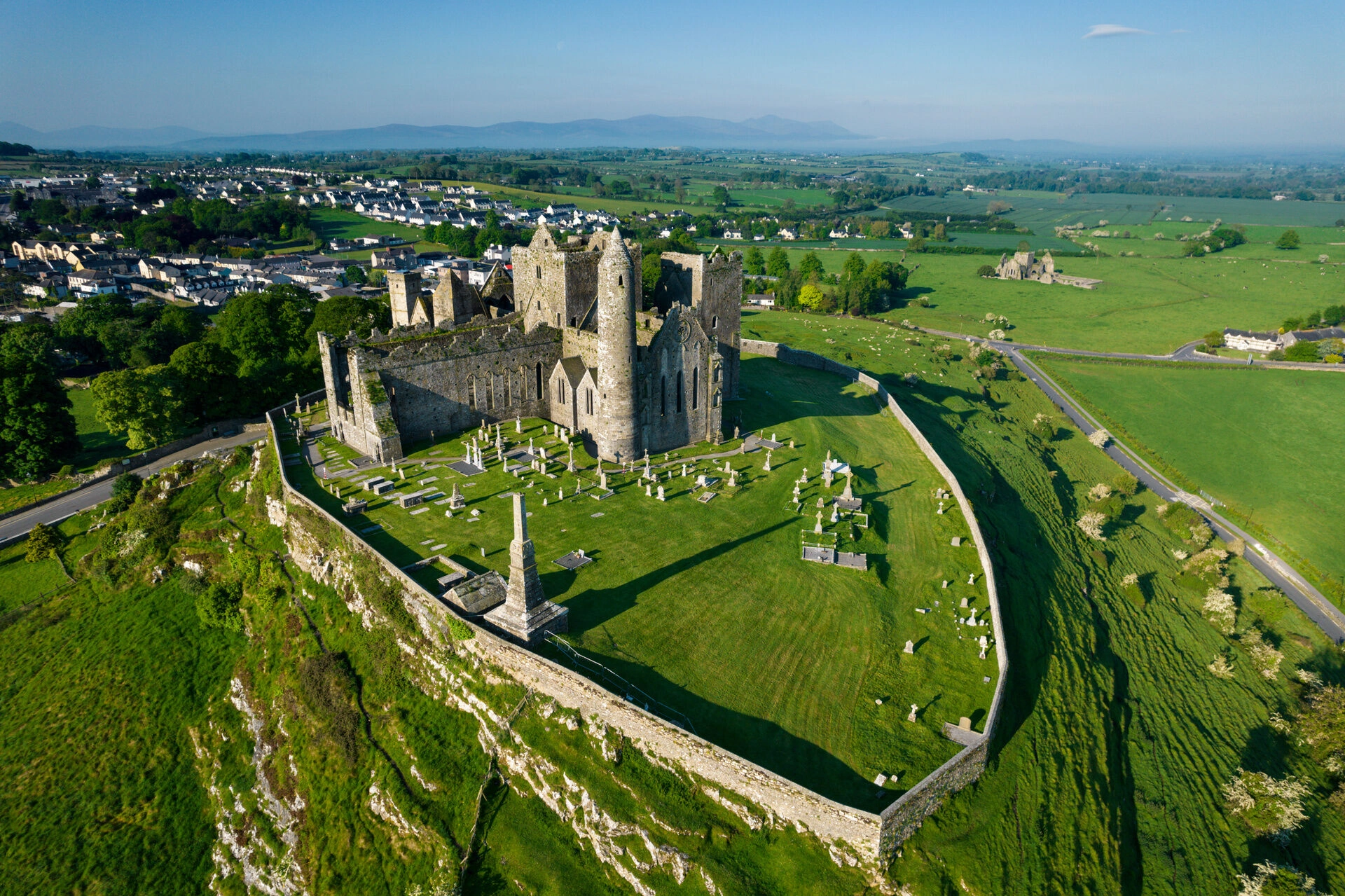 Rock_of_Cashel.jpeg