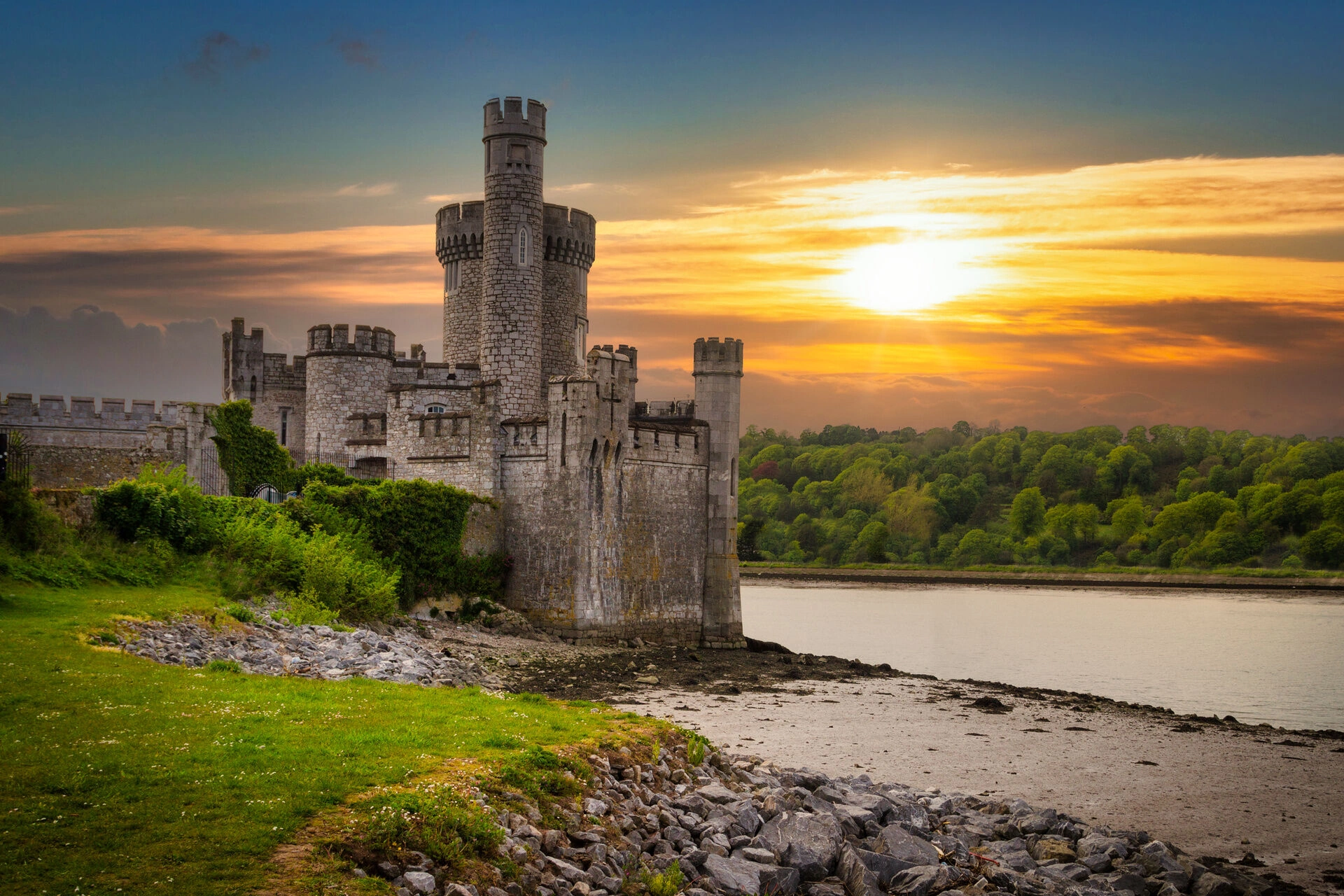 Blackrock_Castle_-_Cork_AdobeStock_346308958.jpeg