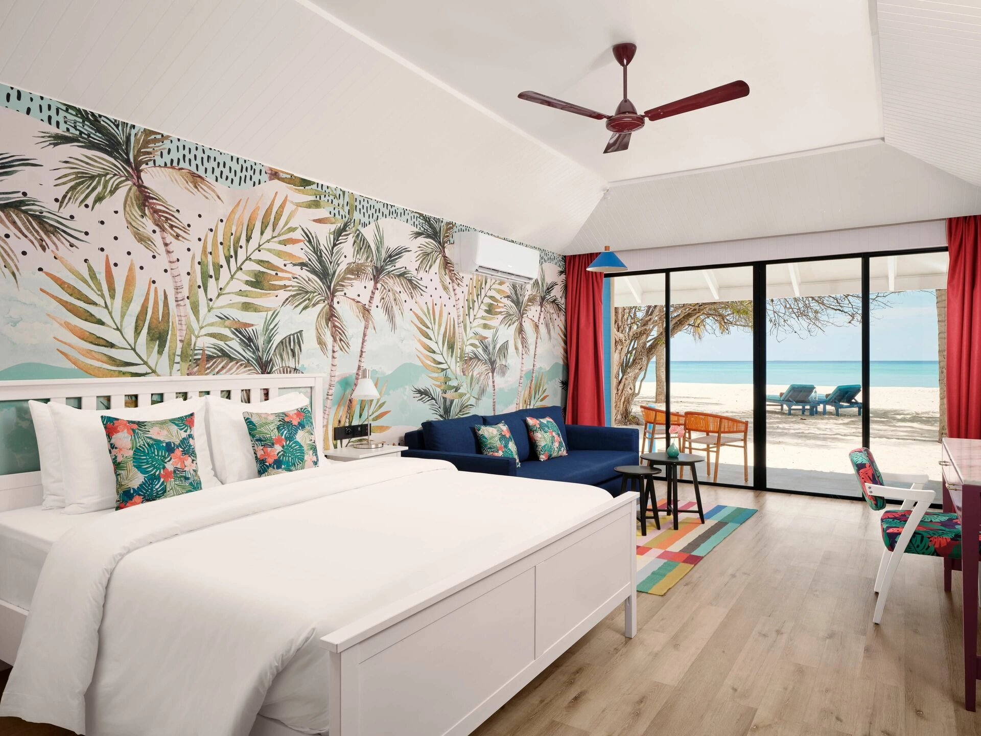 Villa_Park_-_Lagoon_Beach_Villa_-_Bed_-_4K.jpg