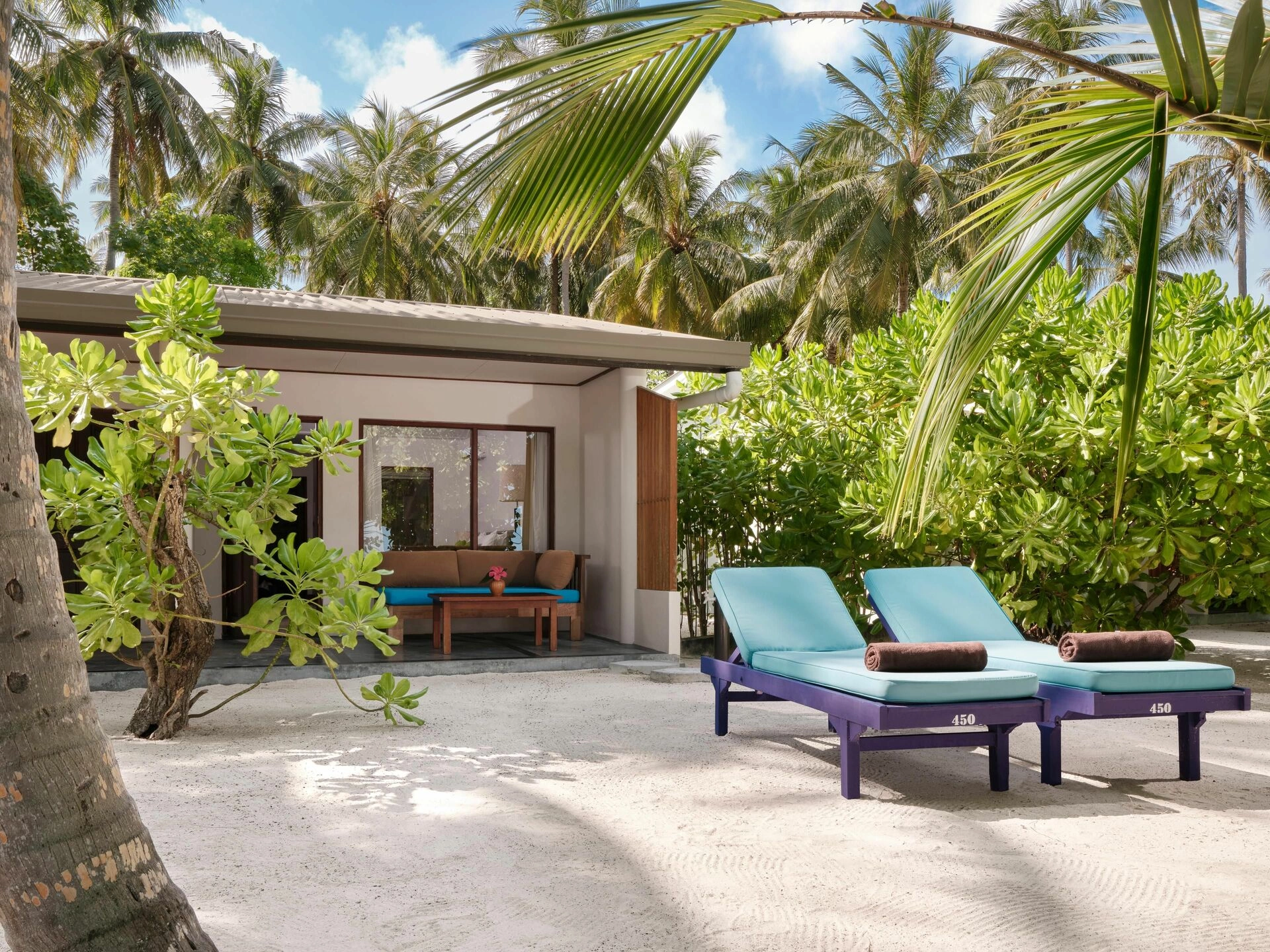 Villa_Park_-_Sunset_Beach_Villa_-_Exterior_-_4K.jpg