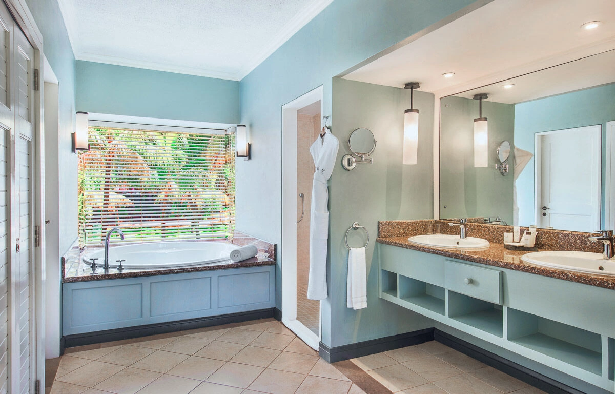 Ocean_View_Family_Room_Bathroom_1.jpg