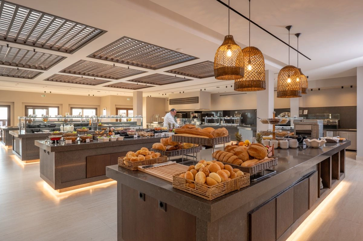 10_Oya_Beach_Restaurant_Buffet.jpg