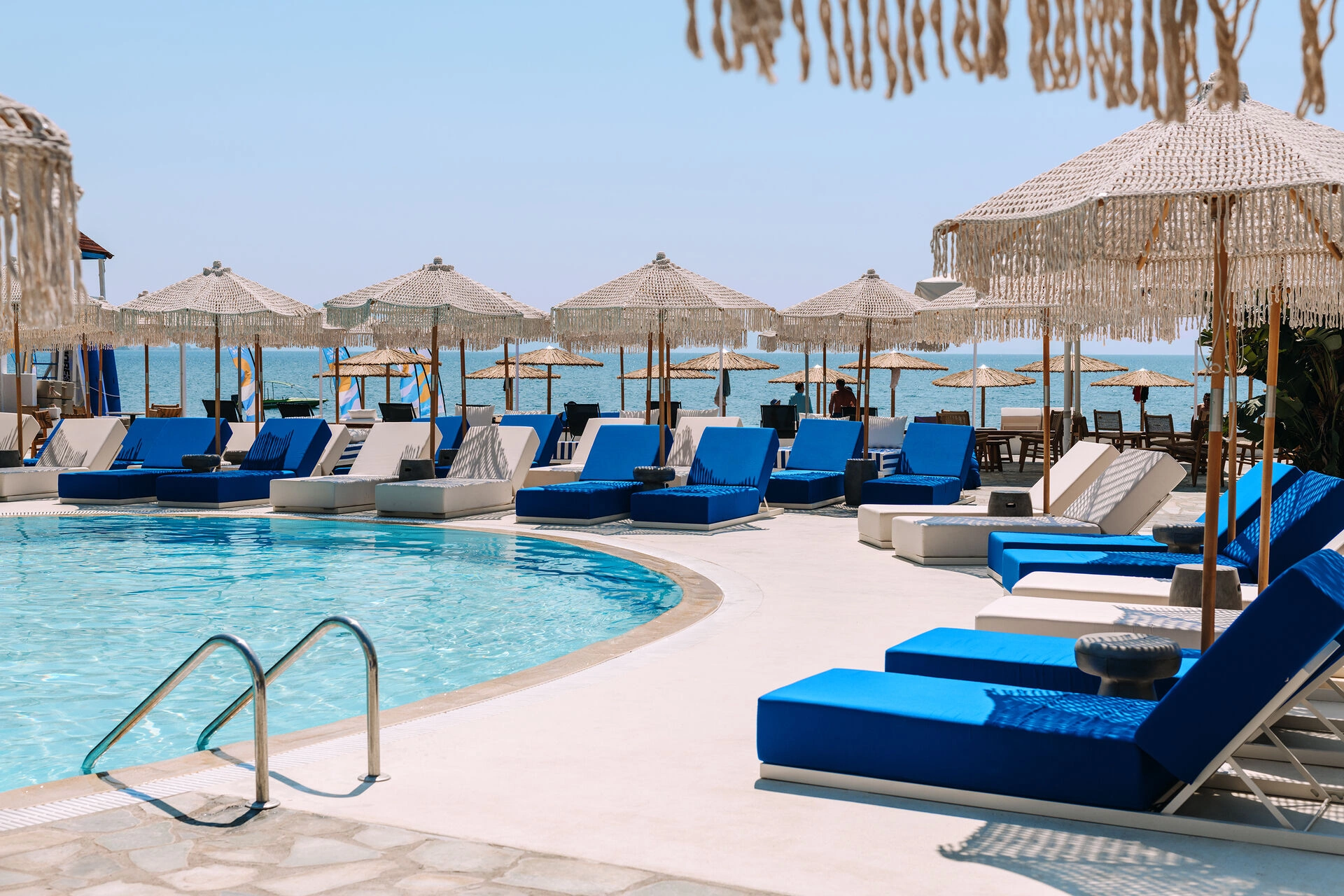 Brown-Beach-Eretria-by-Brown-Hotels-sunbeds-and-pool.jpg