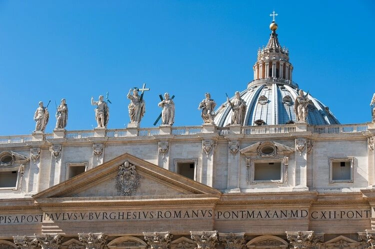 Lazio_Roma_BasilicaDiSanPietro_shutterstock_86589118_(750x499).jpg