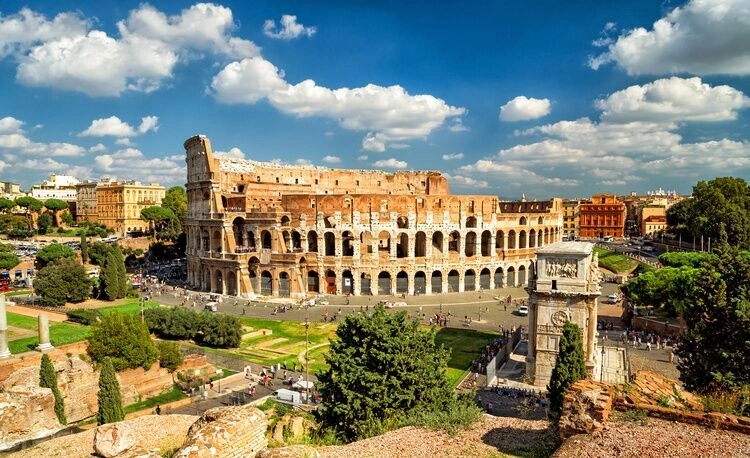 Italia_Lazio_Roma_Colosseo_shutterstock_301179038_(750x458).jpg