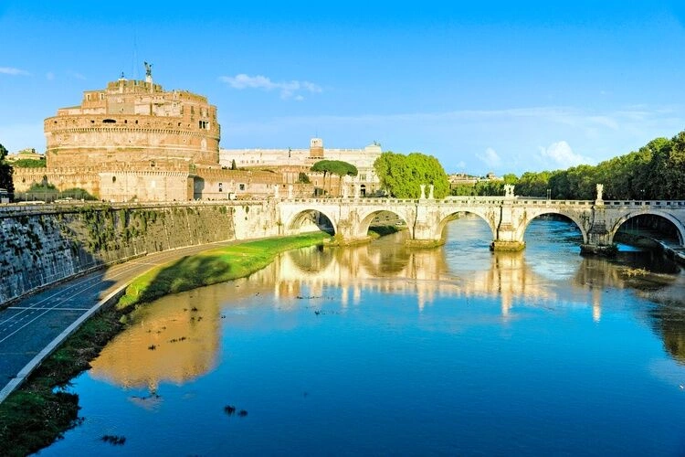 Lazio_Roma_CastelSantAngelo_shutterstock_43269769_(750x500).jpg