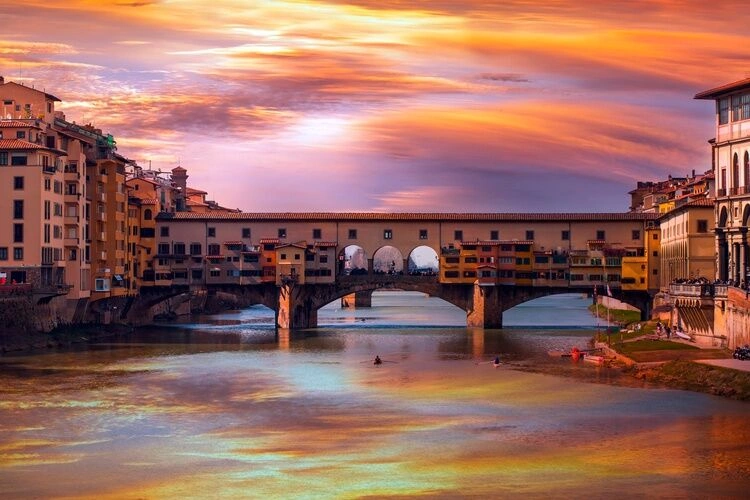 Toscana_Firenze_PonteVecchio_shutterstock_265356887_(750x500).jpg