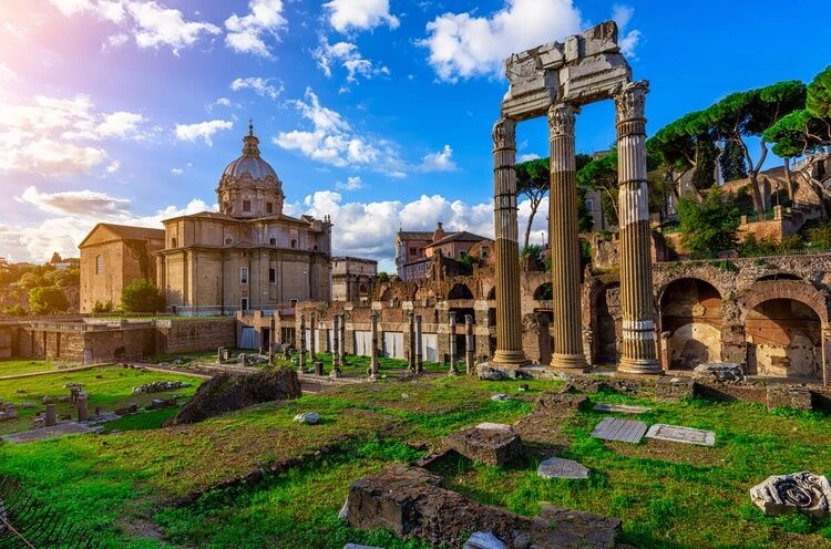 Italia_Lazio_Roma_Fori_Imperiali_shutterstock_506593963_(750x496).jpg