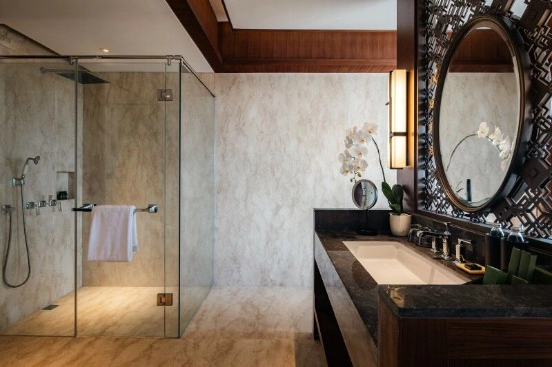 Executive_Suite_-_Bali_Beach_Hotel_-_Type_Corner_-_Bathroom_1.jpg