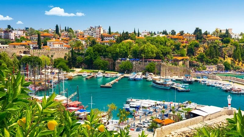 Antalya_Kaleici_Old_Town_shutterstock_2151764055.jpg