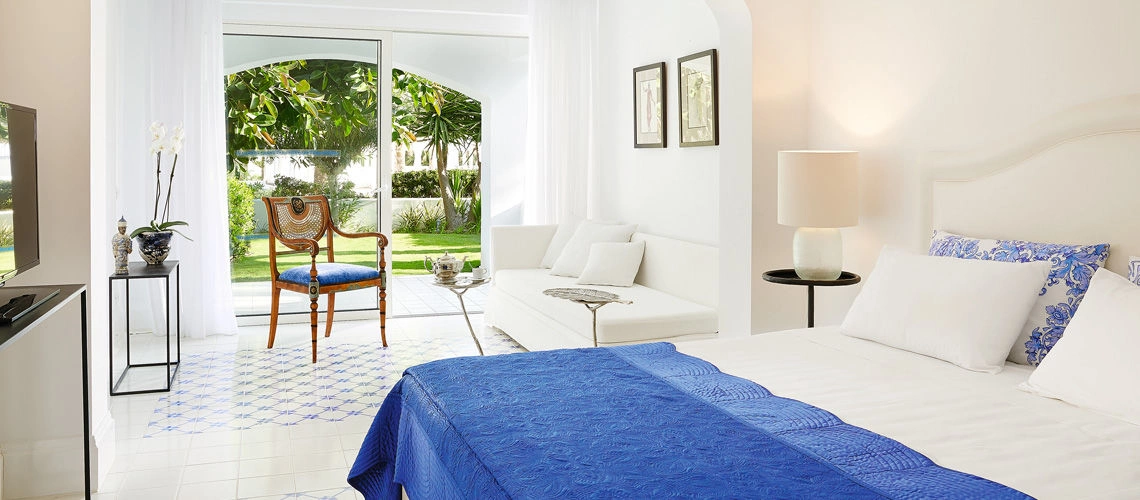 10_Junior_Suite_Sea_View.jpg