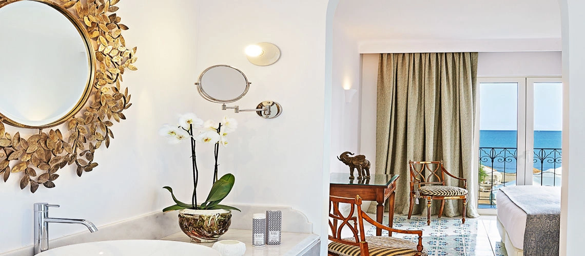 05_Bedroom_Villa_Bathroom.jpg