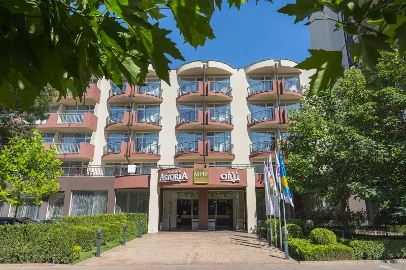 Entrance_MPM_Hotel_Astoria.jpg