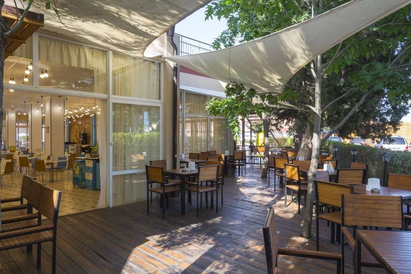Main_Restaurant_Terrace_MPM_Hotel_Astoria_(2).jpg