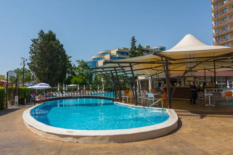 Pool_bar_MPM_Hotel_Astoria.jpg