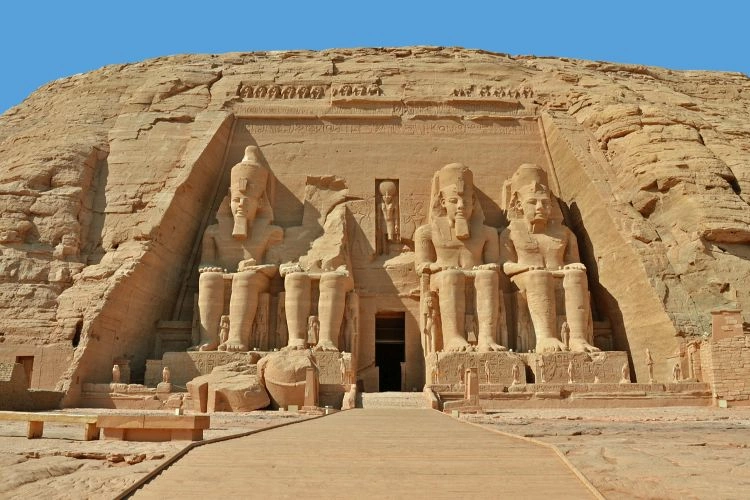 03_Abu_Simbel_Temple.jpg