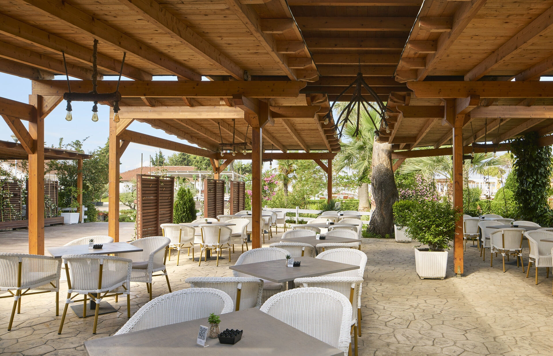 208SolTropikalDurres-Cittarella_Restaurant_terrace.jpg