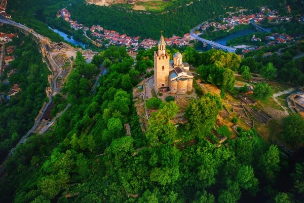 Tsarevets_Hill_Veliko_Tarnovo.jpg