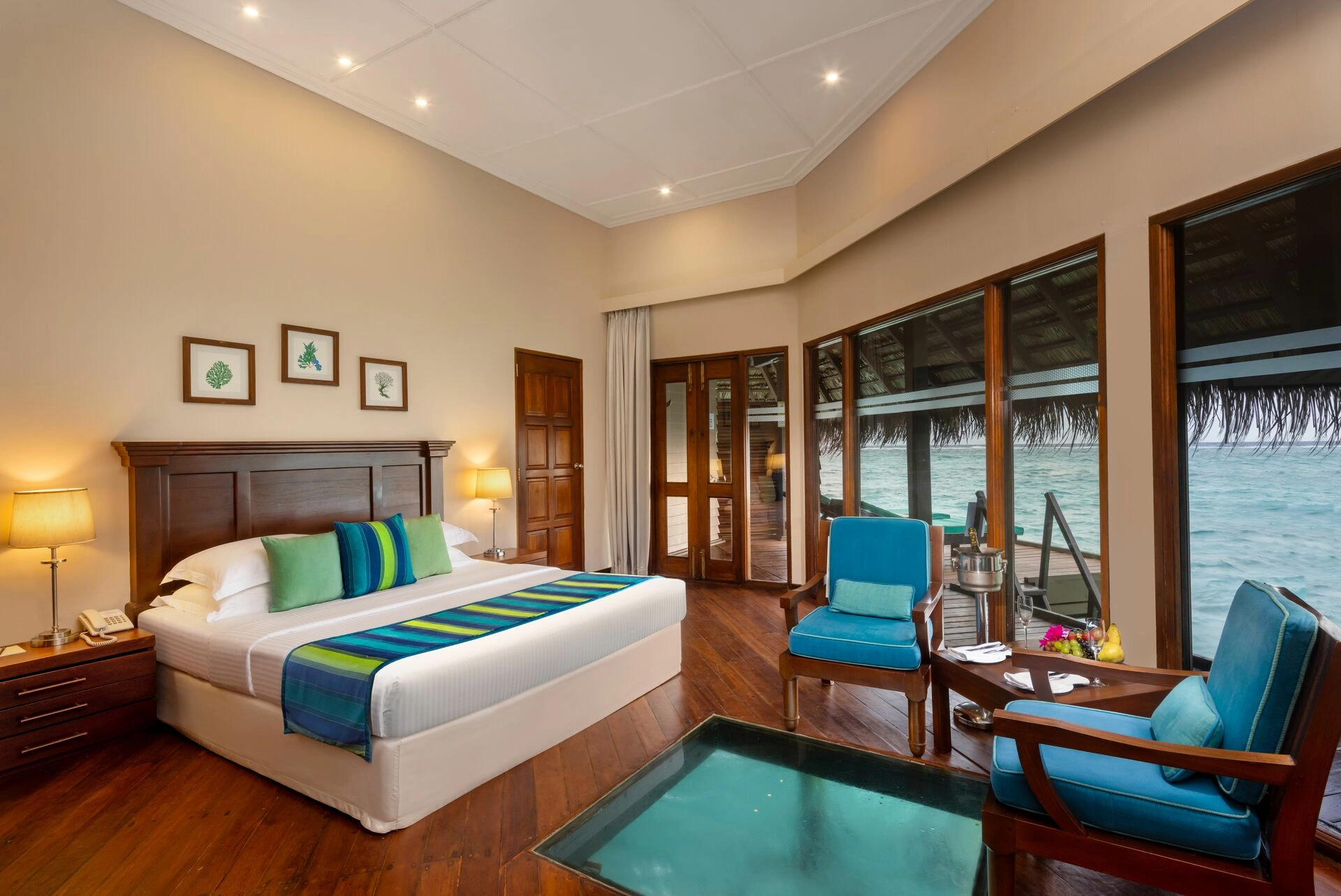 Sunset_Water_Villa_-_Interior_2.jpg