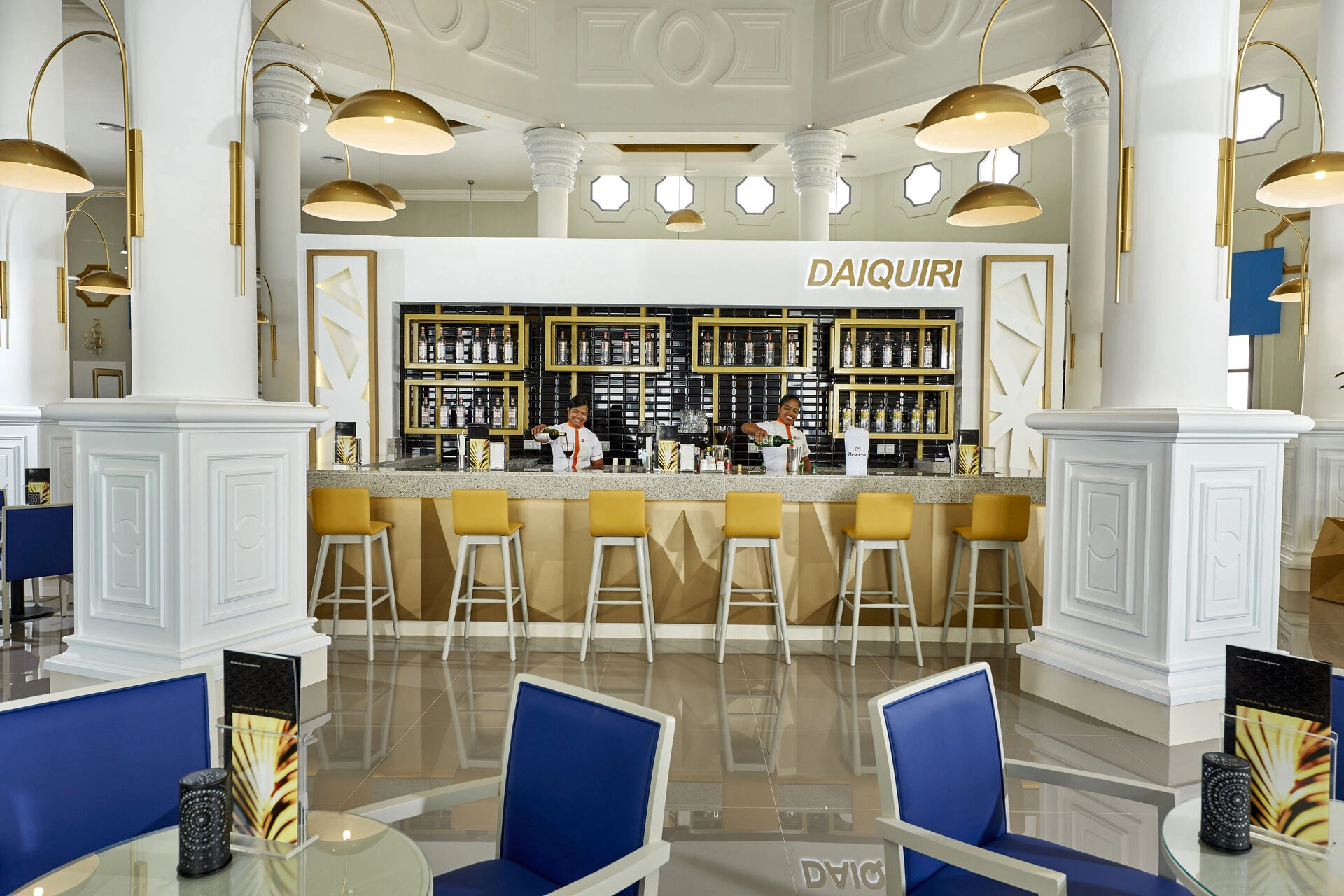 XPC_18_055_-_Lobby_bar.jpg