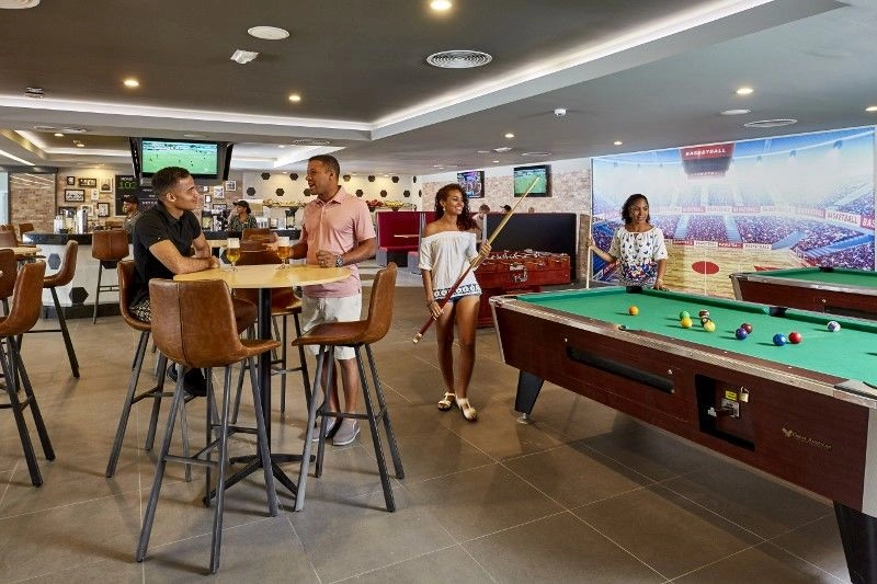 XPC_18_058_-_Sports_bar.jpg