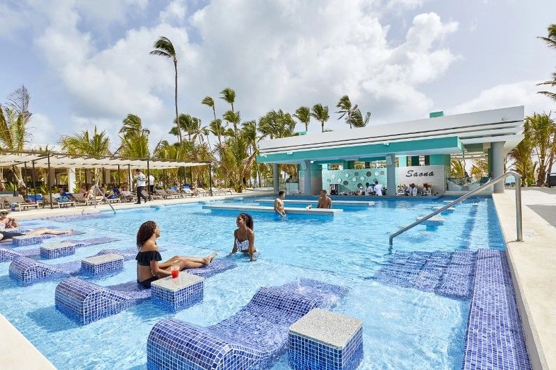 XPC_18_012_-_Swim-up_bar.jpg