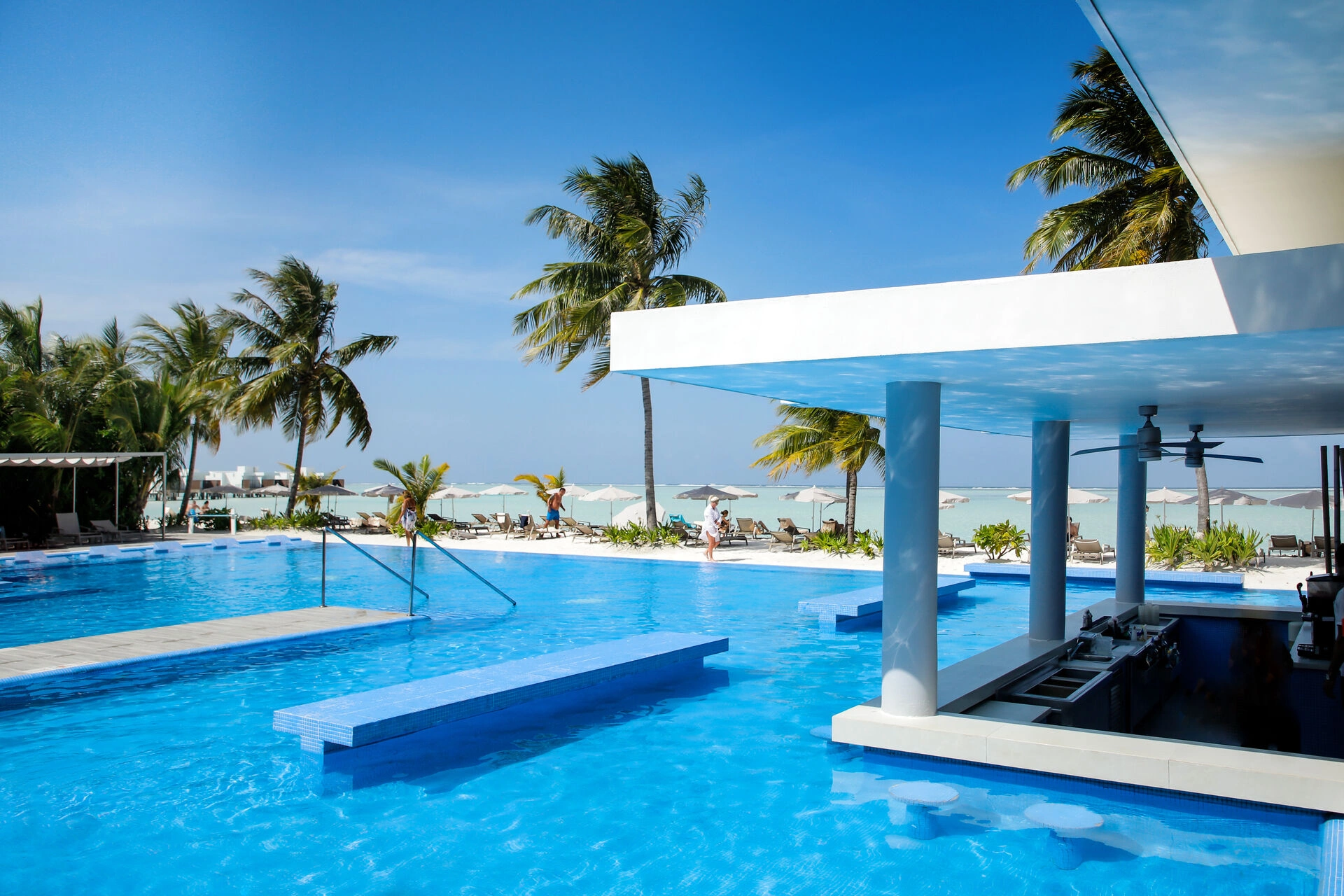 ATO_23_127_-_Swim-up_bar.jpg