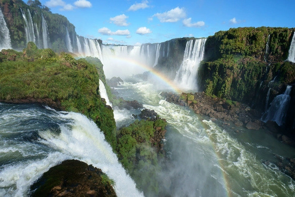 vue_777132_pgbighd.jpg