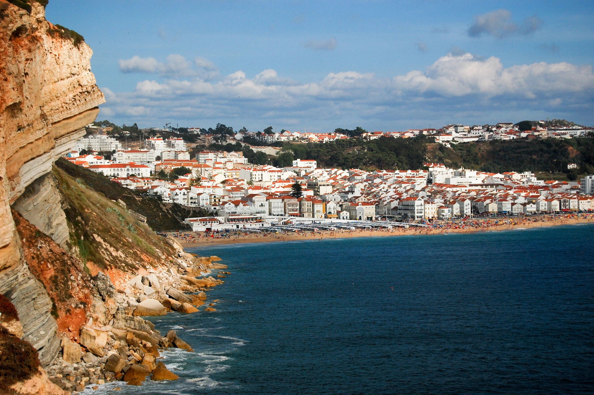 AdobeStock_22409619_Nazare.jpeg