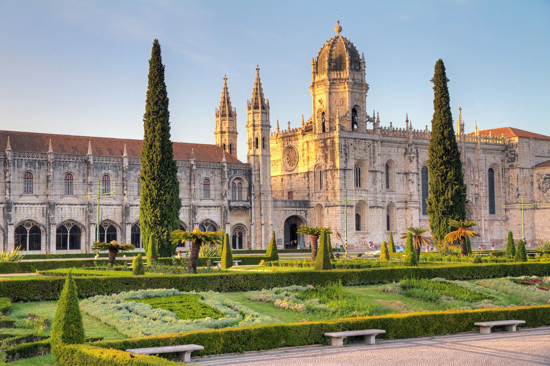AdobeStock_103176523_Lisbonne_Mosteiro_dos_Jeronimos.jpeg
