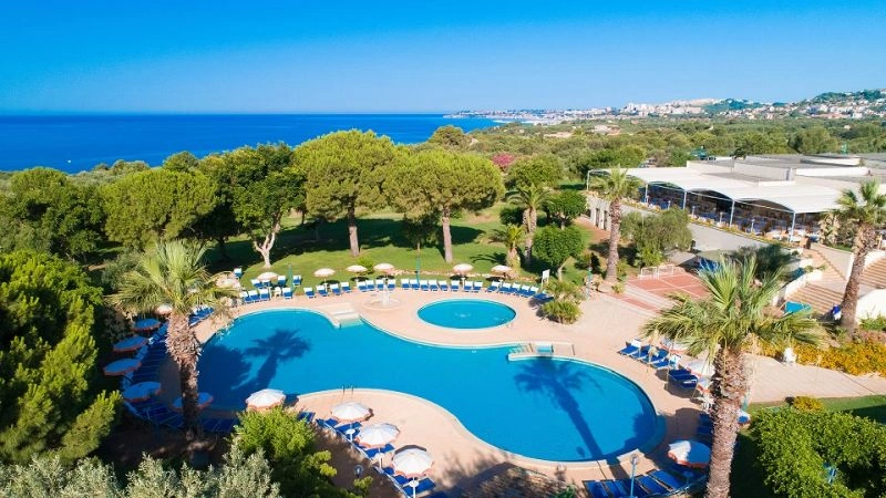 Club Coralia Alicudi 4* avec location de voiture