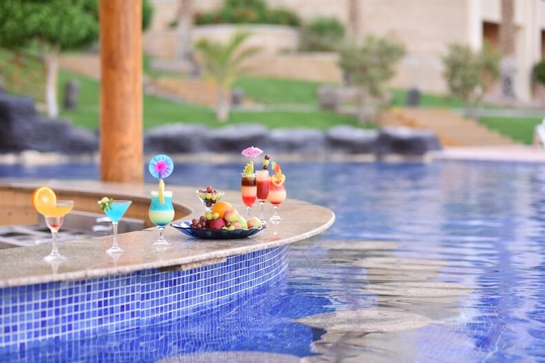9_POOL_BAR.JPG