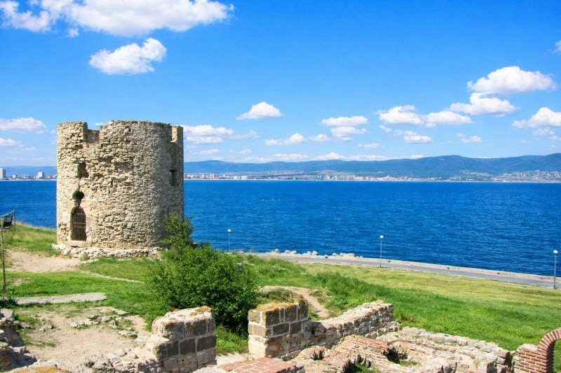 05_Nessebar_Panorama_Approach_Causeway.jpg