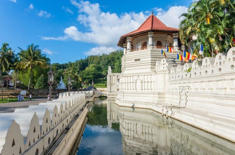 temple_Dent_de_Bouddah_Kandy_Fotolia_99859907_Subscription_Monthly_M.jpg