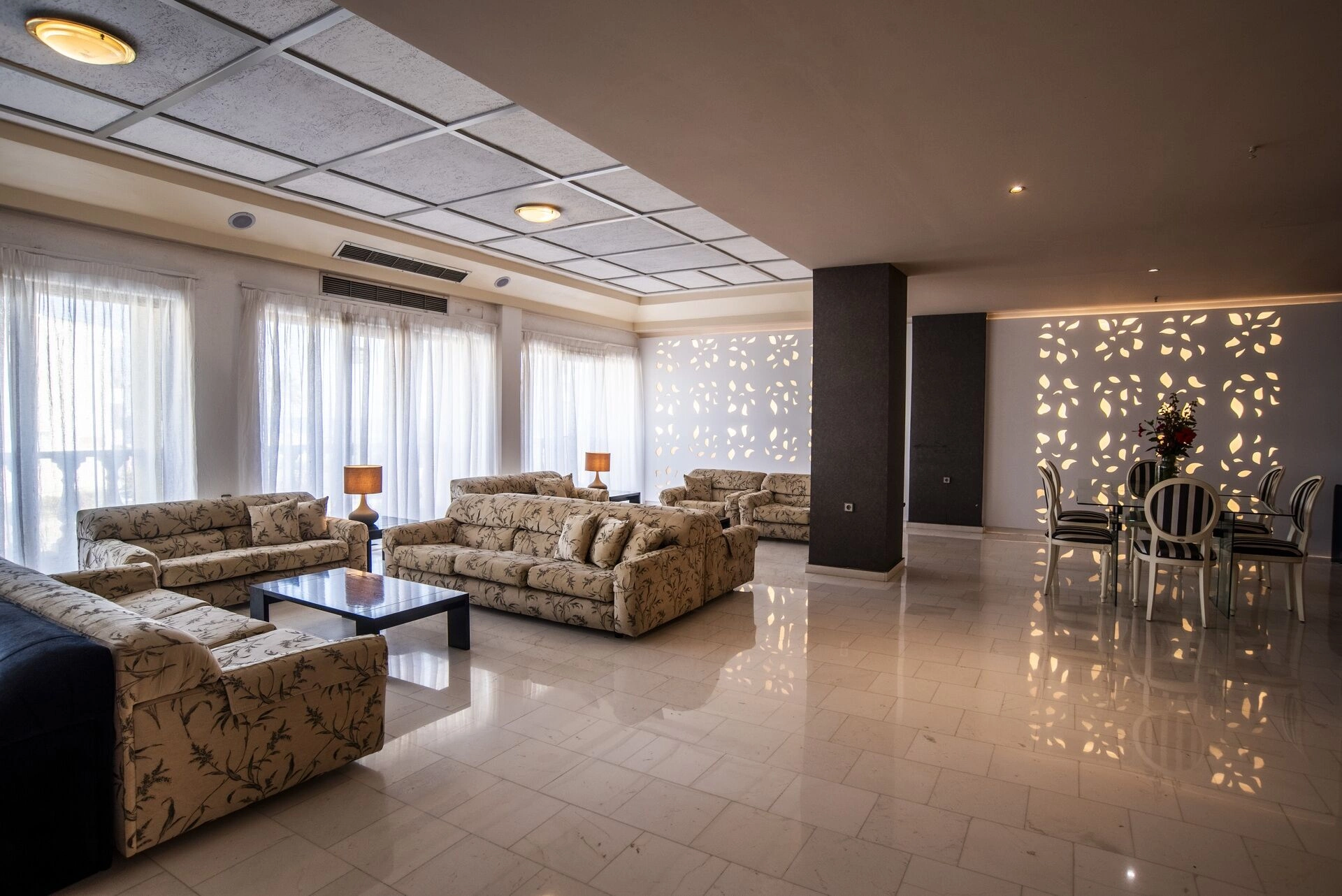 palace_home_gal.livingroom.jpg