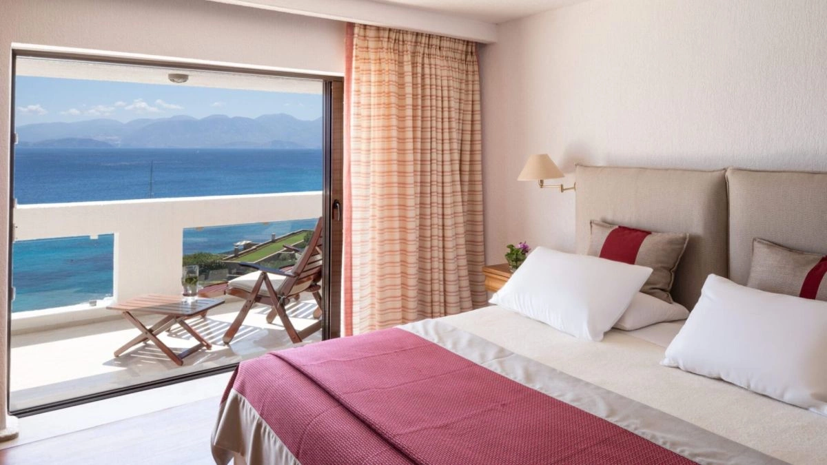 One-bedroom-superior-suite-bedroom-.jpg